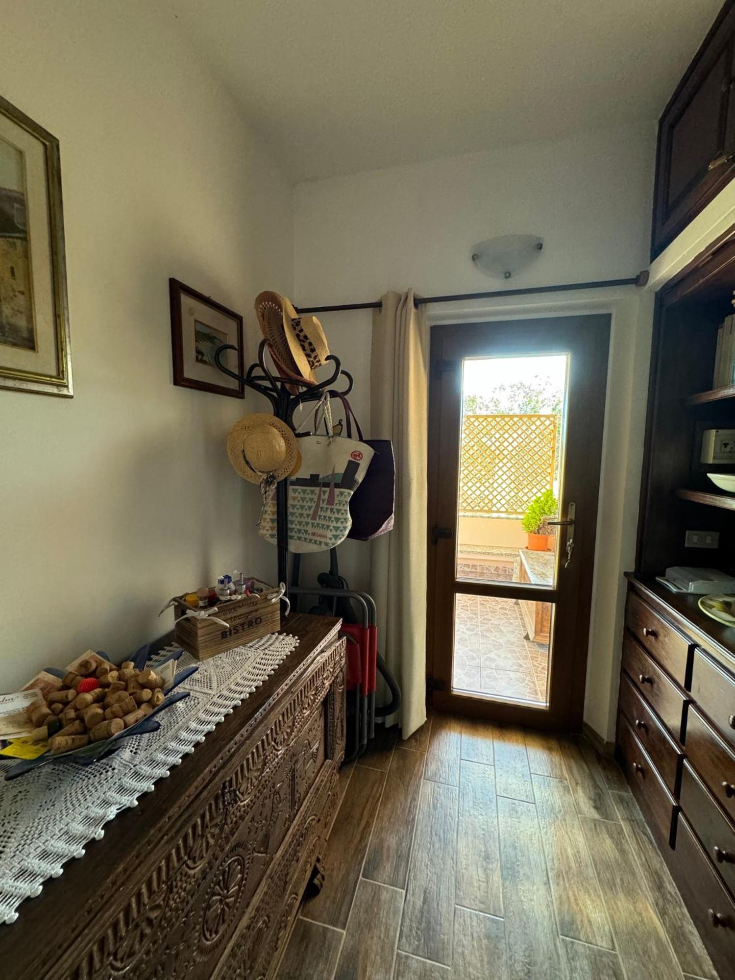 Casa Vittoria Apartment ปาเลา ภายนอก รูปภาพ